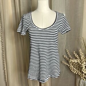 Banana Republic Cotton Tee small